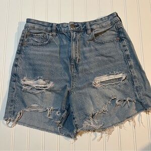 American Eagle Baggy Mom Denim Cutoff Shorts Size 4 | High Rise Frayed Raw Hem